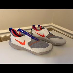 Boys Nike shoes Size 7Y Brand New